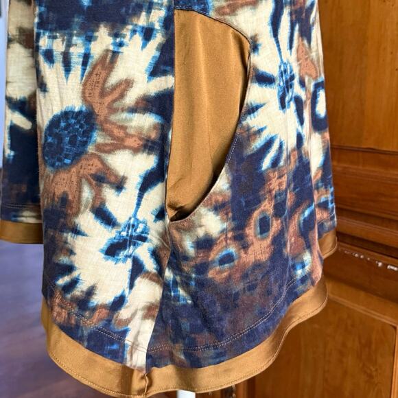 LOGO by Lori Goldstein abstract print blouse top asymmetrical hem satin trim M - Picture 10 of 15